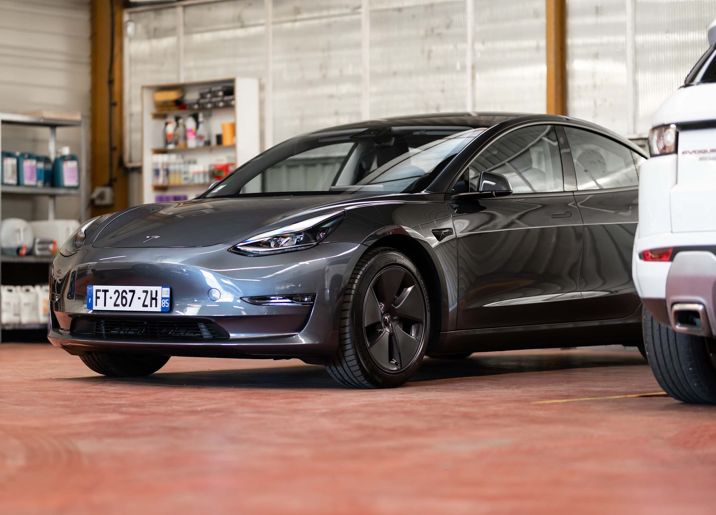 Tesla 3 lustrage